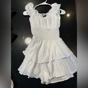 Brand new white fox boutique romper size XS never worn with tags